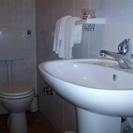 德尔帕帕农家乐 * 斯培西亚