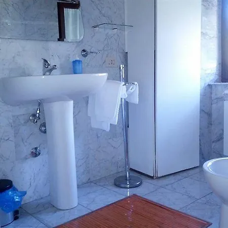 德尔帕帕农家乐 *